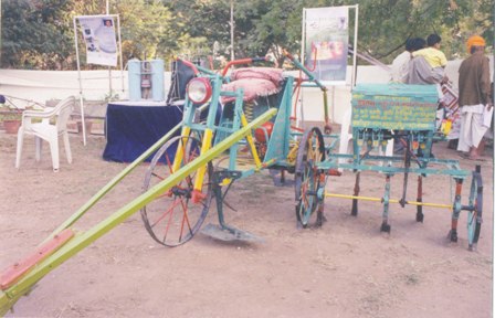 Seed cum fertilizer drill machine - Photo