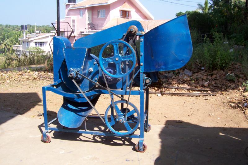 Dry Arecanut Peeling Machine - Photo