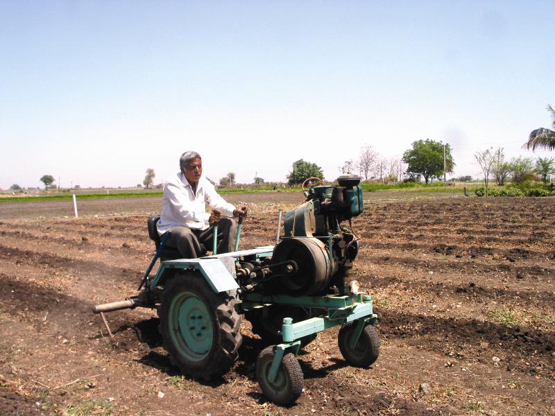 A farm implement without a steering wheel and others - Photo