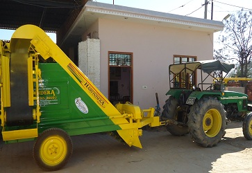 Soil Scrapper and loader - Photo