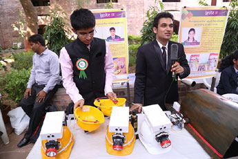 Advance helmet for mine workers - Photo